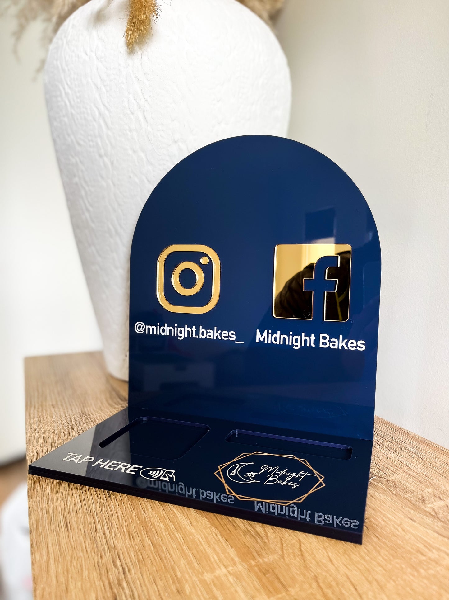 Business Social Stand